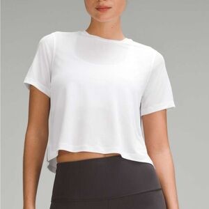 BNWOT✨ lululemon ultralight waist length tshirt